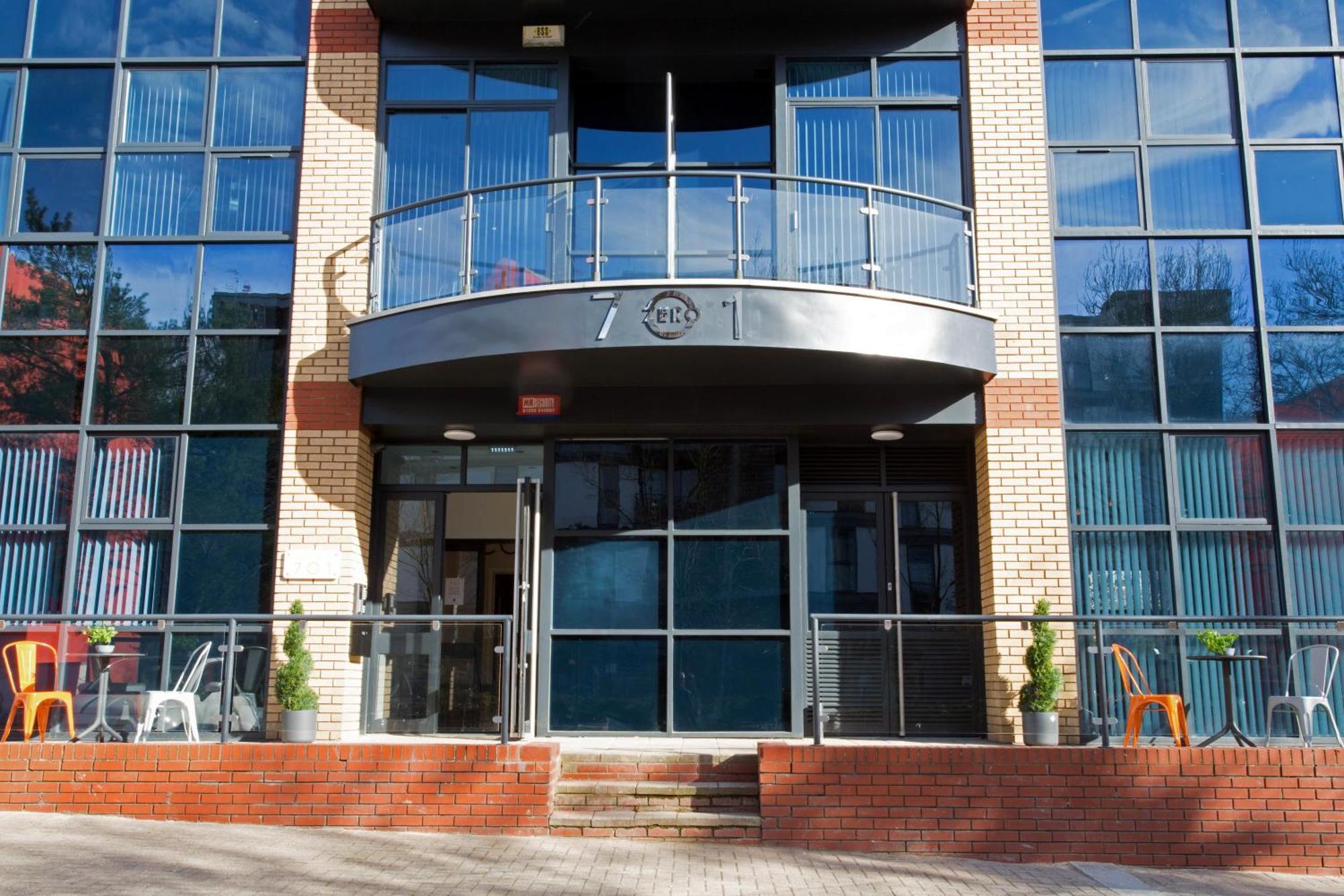 Cotels At 7Zero1 Serviced Apartments - Modern Apartments, Superfast Broadband, Free Parking, Centrally Located ミルトン・ケインズ エクステリア 写真